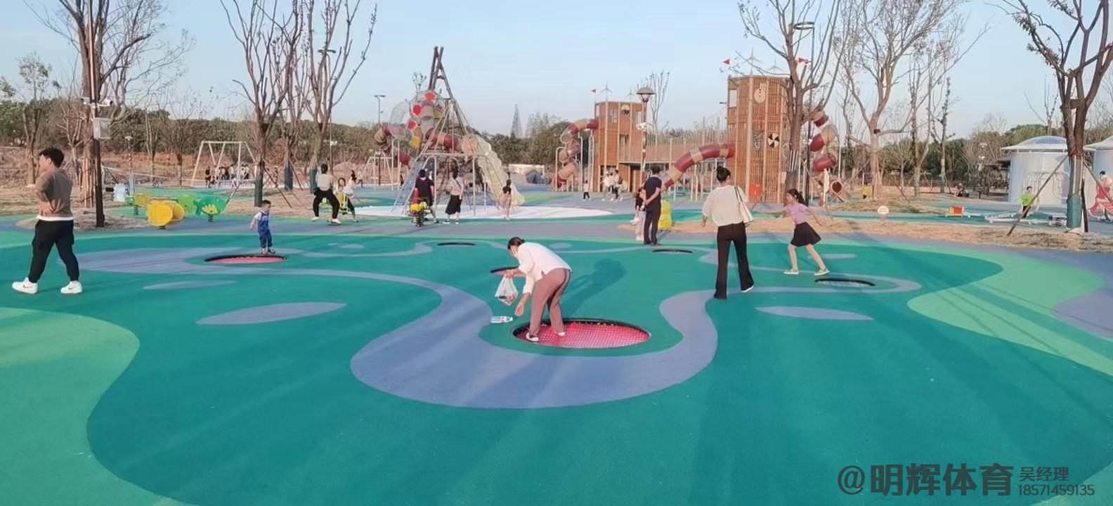 阿拉善公园跑道是用什么材料做成的